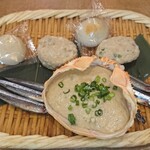 磯丸水産 - つきだしと蟹味噌甲羅焼