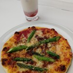 六花亭 - アスパラベーコンピザ