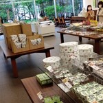 六花亭 - 1階売店