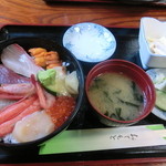 旬処 魚鮮 - 海鮮丼 ９００円。