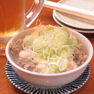 The salted tripe stew, which is made with tender offal and tofu, is very popular! It can also be enjoyed as a final dish.
