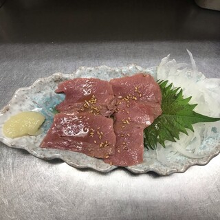 鮮度抜群！肉刺の最高の味と触感と舌ざわりをお楽しみください