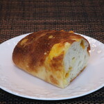 ポルベーカリー - 3種のチーズフランス ハーフ