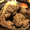 鳥万 - 料理写真:漆黒の唐揚げ
