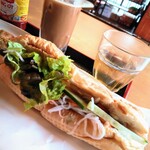 フォー ヴィエット - バインミーは目玉焼きとバテだったのですが…