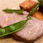 アンティコ ジェノベーゼ - 千葉県旭日産、いも豚肩ロース肉のロースト燻製塩添え