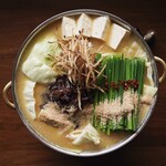 Motsunabe Rokkasha - 女性に人気の胡麻みそ味。シメのチャンポン