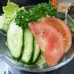 やすだ - ハンバーグのサラダ