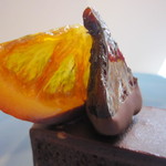 パティスリー・パリセヴェイユ - フィグ　オランジュ
      570円
      
      チョコレートビスキュイ
      オレンジといちじくのコンフィ
      ビターチョコのガナッシュ