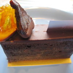 パティスリー・パリセヴェイユ - フィグ　オランジュ
      570円
      
      チョコレートビスキュイ
      オレンジといちじくのコンフィ
      ビターチョコのガナッシュ