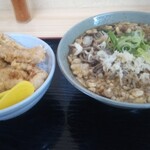 立ち喰いそば屋 天勇 - ゲソ丼セットのたぬきそば、620円。