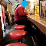 壱角家 - 店内はカウンターはアクリル仕切りあり。
テーブル席も何卓かあり広々