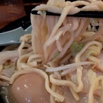 壱角家 - デフォルトの家系ラーメンで提供してる同じ麺。
ここは期間限定ならこだわりましょうよ(笑)
