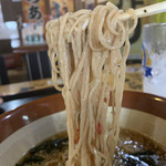 そば処 栄久庵 - 「冷たいそば」麺リフト。二八蕎麦独特の喉越しと蕎麦の香りもなかなか！流石は『栄久庵』、ここは蕎麦店なのである。