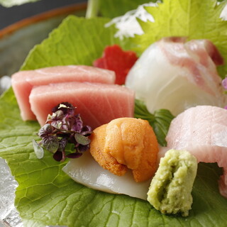 Carefully selected ingredients selected by the store owner himself! The sashimi is exquisite!