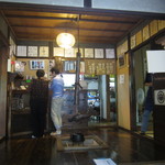 釜めし なかい - 板の間で受付