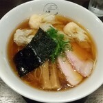 八雲 - 特製ワンタン麺ハーフ黒だし