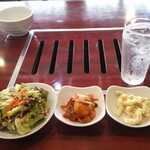 焼肉・韓国料理 KollaBo - キムチ、サラダ