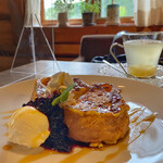 ロッキーガーデン - ふわふわフレンチトースト/650円
      単品650円で､ドリンクセットは900円