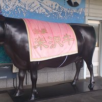米澤牛DINING べこや - 駅には牛が・・・