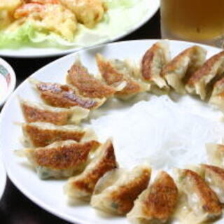 名物「焼き餃子」をぜひ！60年以上変わらない自慢の味です。