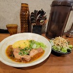 SPICY CURRY 魯珈 - 鶏カレー~宮崎県産手羽の和風醤油カレー~とぷちサラダ