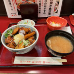 北海道料理 ユック - ユックオリジナル鮭とり旨辛丼定食