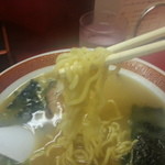 DON - 麺は、中太縮れ麺