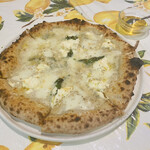 ピッツェリア トラットリア パロンチーノ - リコッタチーズが美味しいの♡
            ハチミツはお好みで