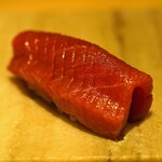 Sushi Kotobuki - 那智勝浦の本鮪の中トロの握り