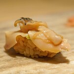 Sushi Kotobuki - 煮ハマグリの握り