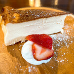 常夏バル EAST BLUE - 特製バスクチーズケーキ