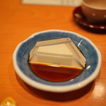 日本料理 たかむら - 氷豆腐：黒蜜をたっぷり添えて