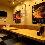 Okonomiyaki Teppanyaki Mantarou - 内観テーブル