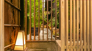 Shoujou - 坪庭が見える玄関
