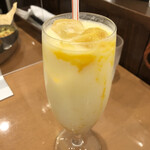 カレーリーブス カフェ＆レストラン - マンゴーラッシー（税込400円）