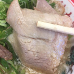 ラーメン魁力屋 - チャーシューは薄く
            個性的なものは感じない…