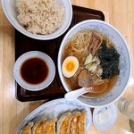 ぎょうざの満洲 - 満州ラーメンと、餃子ライスセット   玄米