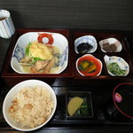 Shunaji Yamakawa - 日替わり二段弁当（一の重、二の重、土鍋炊き込みご飯、汁物・漬物、デザート・コーヒー付）　850円
