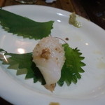 お好み焼き 福竹 - お次は大葉とワサビ。爽やかな香りに包まれて、パターの油が口の中から引いていく感じ