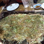 お好み焼き 福竹 - 野菜の水分で麺を蒸らすようにじっくり焼き上げるのだ。