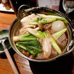 地酒喝采 かも蔵 - 【山形】 芋煮！ 山形の秋を代表する味わい。具沢山で嬉しい～シメはうどんを投入！（￥970）