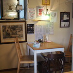 Tachinomi Awaya - 店内（テーブル席）