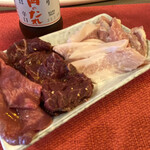 やきにく さ倉 - 手前から、牛タン・サガリ・豚トロ・鶏小肉