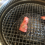 焼肉やまと - 網の面積がかなり広く感じる