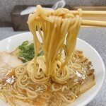 中華そば 土屋商店 - プリプリの中太麺