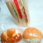 さんぽみち - ツナ＆ポテトサンド 205円
            コロッケパン 119円
            クリームパン 108円