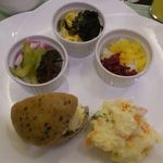 クラブラウンジ - ちらし、サンドイッチ、ポテトサラダ