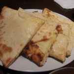 Delhi Heights - チーズクルチャ