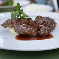 37 Steakhouse & Bar - 